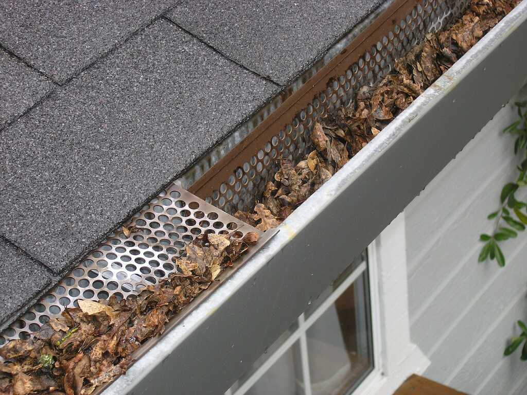 residential gutter service Oconomowoc, WI